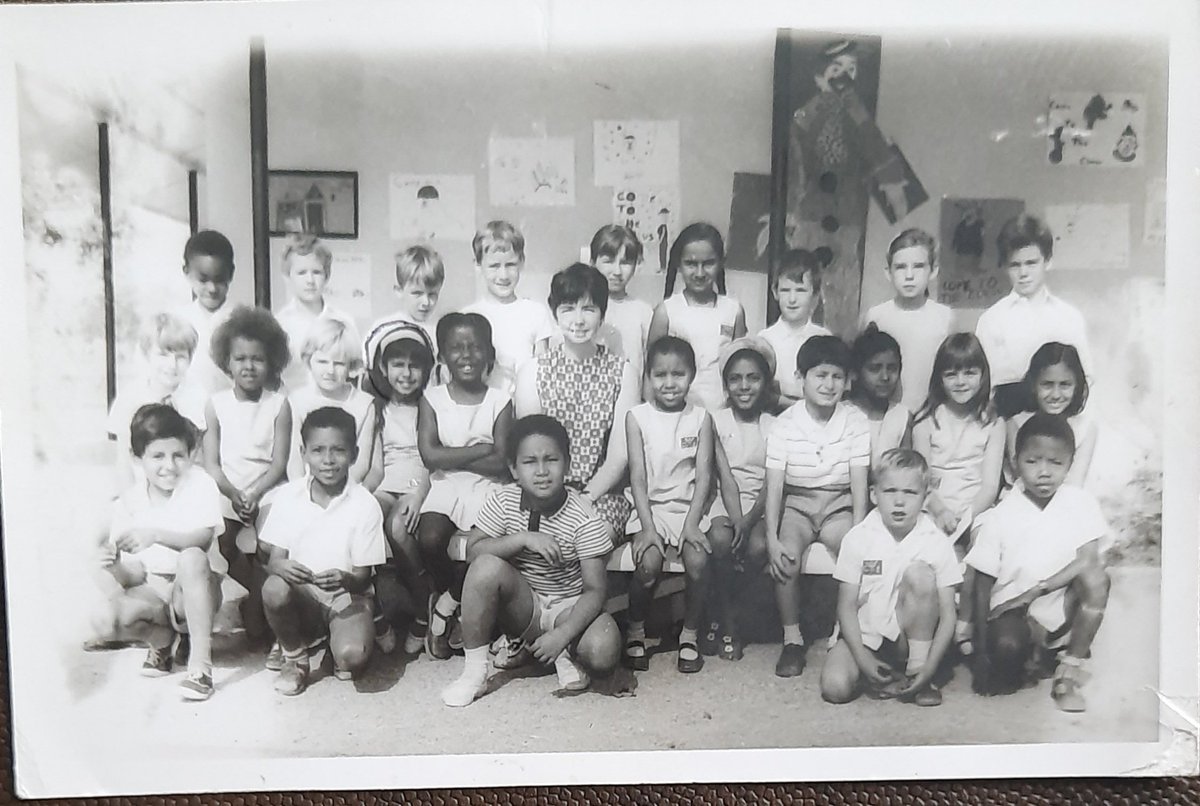 thisnthatart's tweet photo. @KanoChronicle ...so this is for everyone who was asking me to post my class pic of Corona Trust School..the date is stamped behind the pic n so is the studio name located in SabonGari 🙂 https://t.co/Vti5wFDJaD