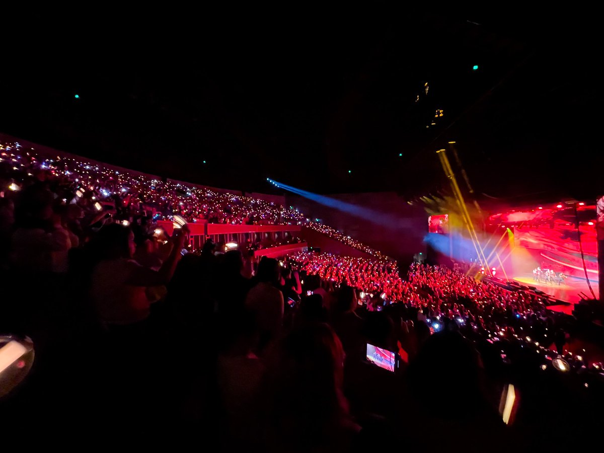 Heeseungo's tweet photo. Your love is so precious and makes us better. Houston's glorious twinkle was a night with billions of memories. ENGENEs, stay with us for everything better. https://t.co/gl81NDUtyV