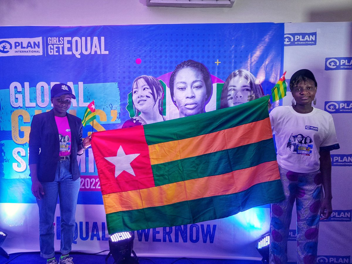 PlanIntTogo's tweet photo. Après #Lomé, #Abuja abrite le sommet mondial des filles du 12 au 13 octobre 2022 organisé par @Plan_Nigeria, le #Togo est representé par deux activistes 🇹🇬. 
Elles ont solennellement remis le rapport annuel 2021 et la Newsletter du sommet du Togo au CEO @omollosgr #EqualPowerNow https://t.co/B33FqLoloo
