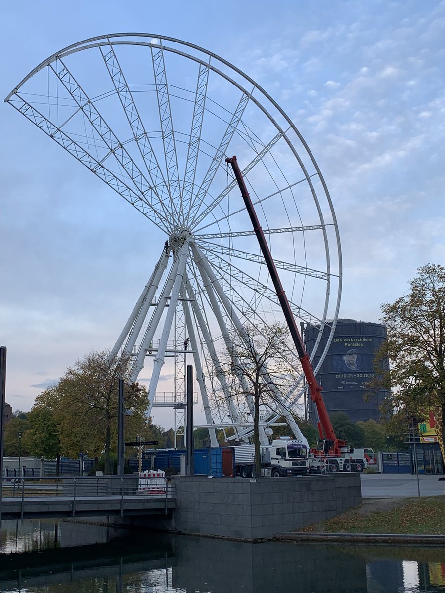Zehnersassa's tweet photo. So. Eine runde Sache entsteht im #Ruhrpott #Oberhausen #Centro https://t.co/qkesD9fpiU