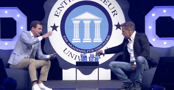 Die Hohlbirne <a href="/Bohlen/">bohlen</a> meinte; Den Krieg haben die Politiker uns hier eingebrockt – Wir müssen das jetzt auslöffeln. (Applaus der #Bohlen Hohlbirnen im Publikum) Jetzt weis auch ich, was #ModernTalking ist!