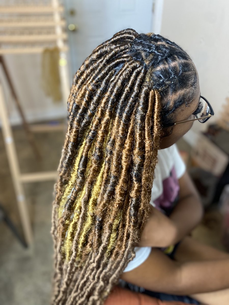 braidedbykel's tweet photo. This one right here is one of my absolute favorites ❤️‍🔥…….soft locs over locs with a twist 🥰
.
.
.
.
#fortvalleystateuniversity #fvsu26 #fvsu25 #fvsu24 #fvsu23 #fvsu22 #fvsuwildcats #fvsualumni #fvsuhairstylist #fvsuhair #hbcuweek #hbcupride https://t.co/RlYgxcrBMm