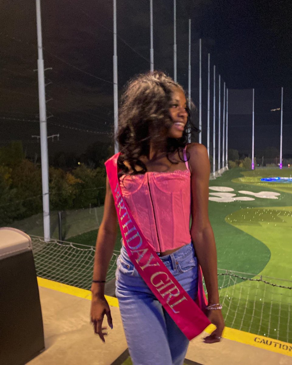 ice_nya02's tweet photo. a day late but still #legal #LibraSzn #offically18 #wednesdayswewearpink https://t.co/Rc1ByaTmqn