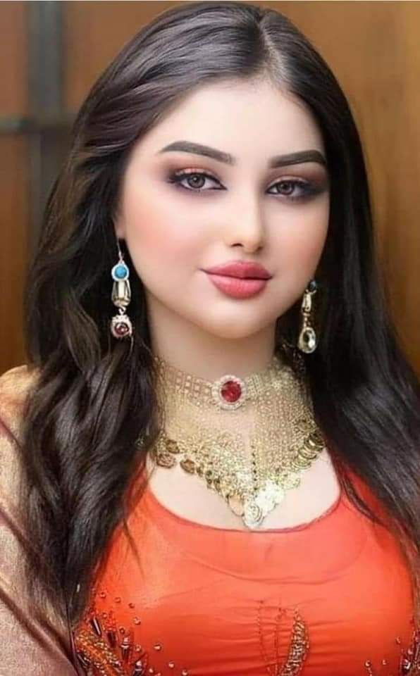 من اي نجم نُسِجت عيناك؟
لتسرق قلبا تاب عن الحب.