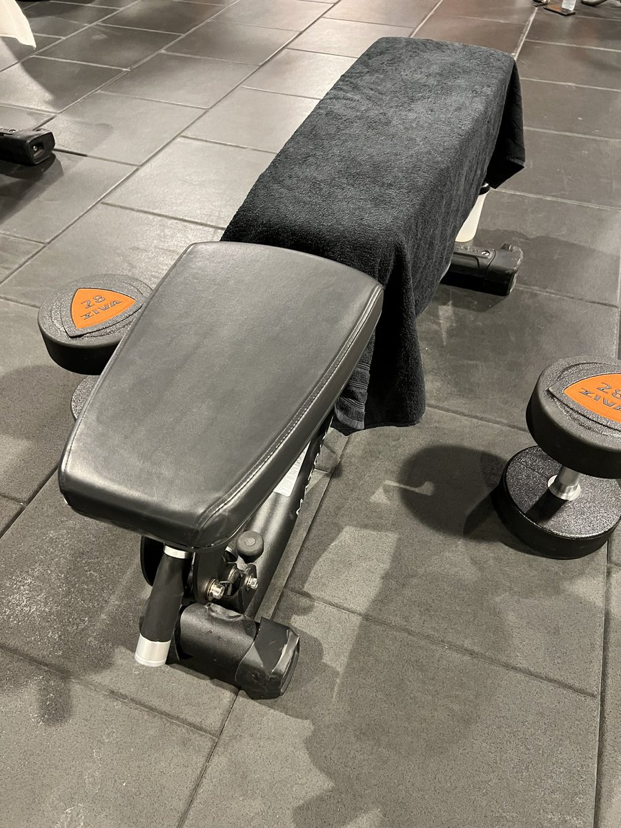 75Jack75's tweet photo. Grosse envie de sport, grosse envie d’une douche chaude ensuite 😈 https://t.co/OQAQGRd0gV