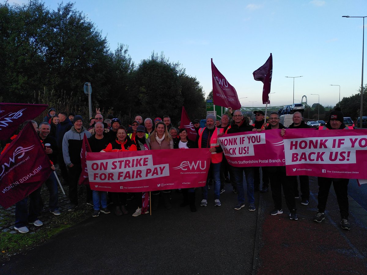 JoeMcC27's tweet photo. โโโ #StandByYourPost @CWUnews members at Longton DO https://t.co/0ne0ihl8Ss