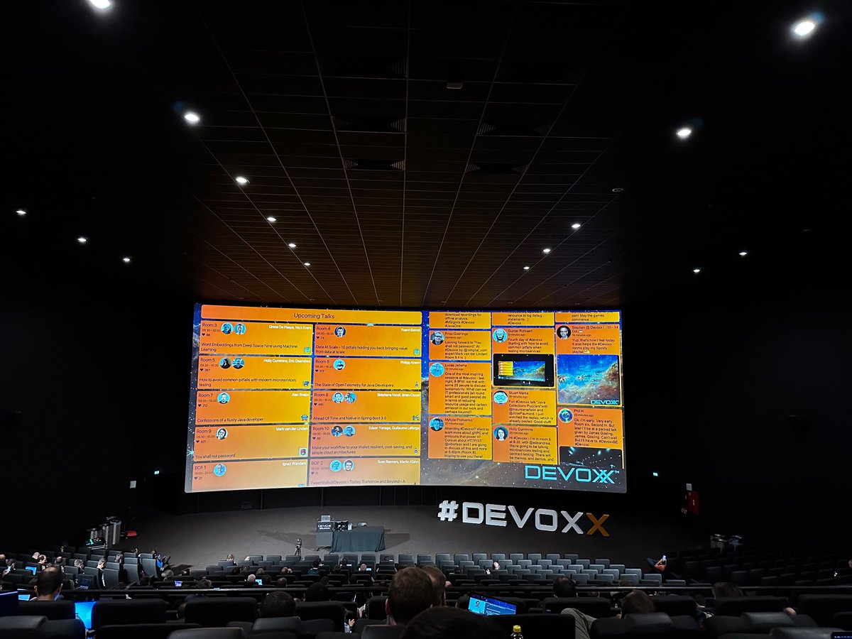 SFEIRLux's tweet photo. Day 2 of #Devoxx  starting soon https://t.co/Rk0IhCE6oK