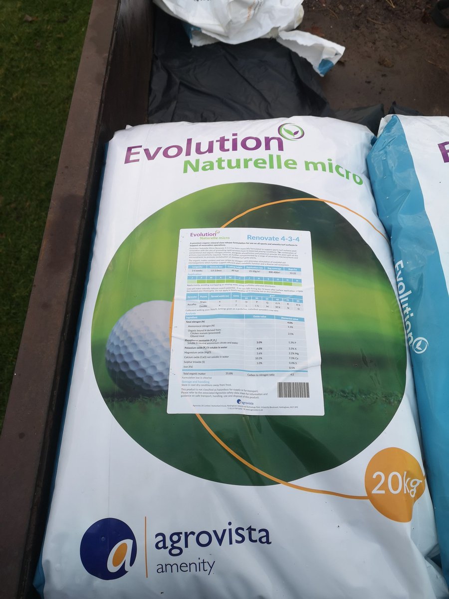 Feed going out on greens this morning 🙌🏻