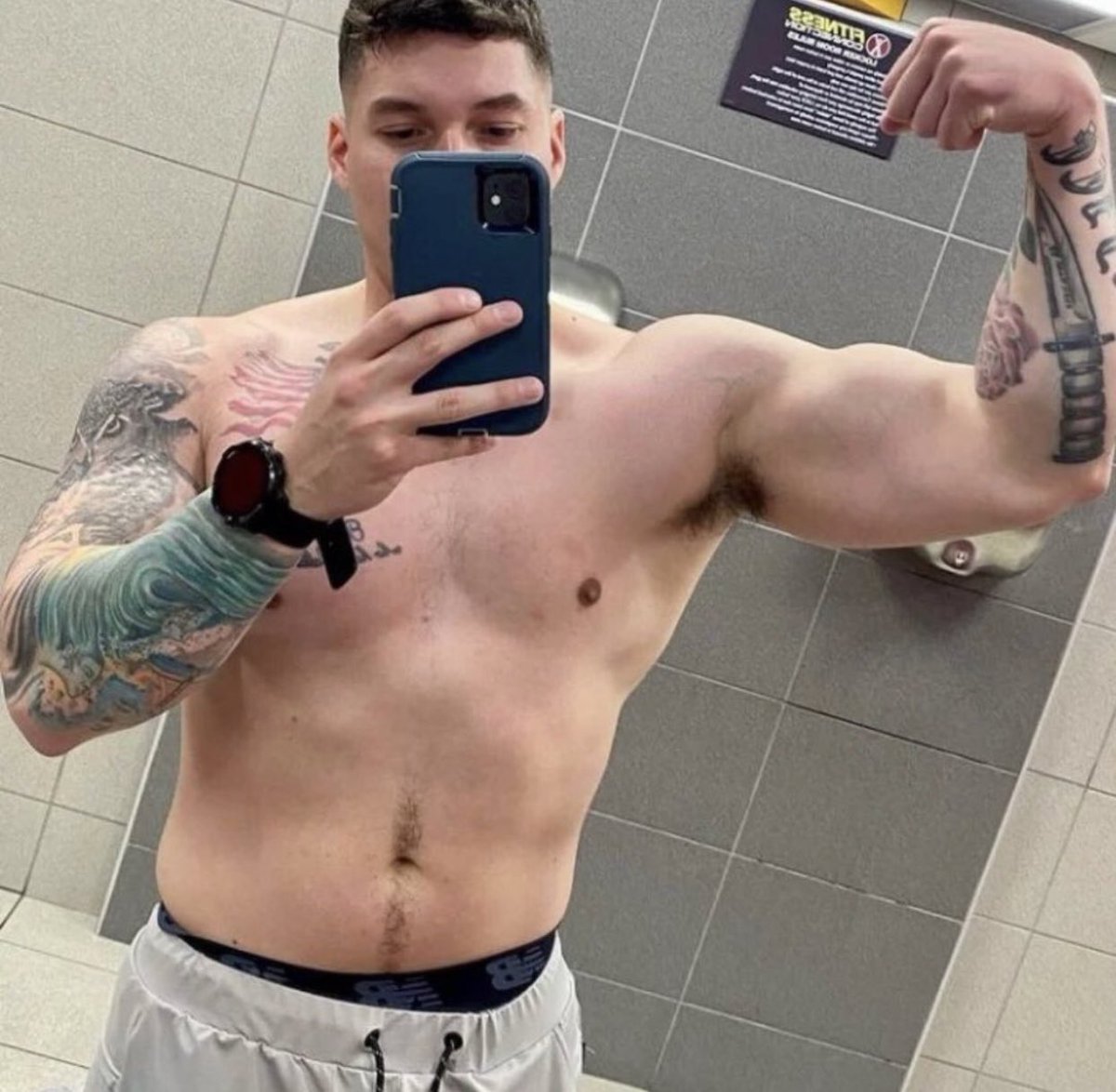 Eric50271618's tweet photo. After long day at gym 💪💪🔥 https://t.co/RELwi3duPY
