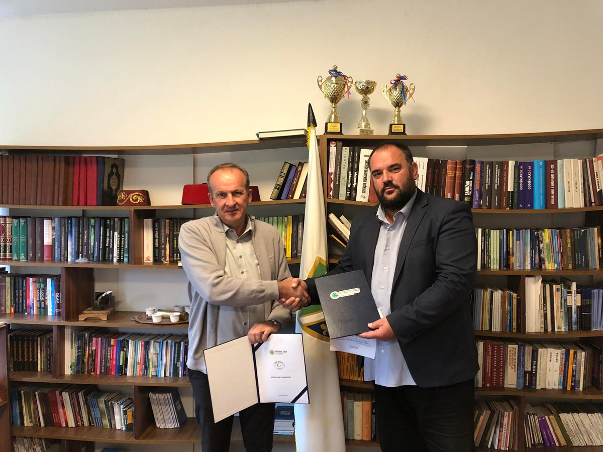 aa_balkans's tweet photo. Saradnja #BiH i #CrnaGora: Potpisan sporazum o saradnji #MFSEMMAUS i #CHRHajrat #HamzalijaOkanović #AlmirMuratovi��
https://t.co/juybstOZAy https://t.co/tMHSZdSW1J