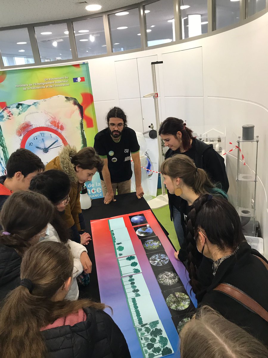 CNRS_HdF's tweet photo. #FestivalCNRS | Les premières classes arrivent au @lelabocambrai  pour les 4 ateliers animés par des scientifiques @CNRS_HdF et pour la séance de découverte du jeu #ClimaTICTAC 
#fds2022 https://t.co/CBXuW782Ej