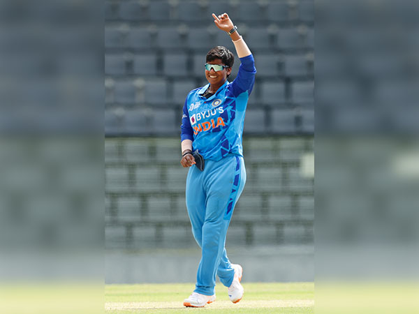 ani_digital's tweet photo. Deepti is willing to bowl at any stage, such bowlers give team confidence: Indian skipper Harmanpreet after win over Thailand
Read @ANI Story | https://t.co/fsEBV7XOFS
#DeeptiSharma #WomensAsiaCup2022 #INDvsTHAI #cricket https://t.co/STTnlnDiWm