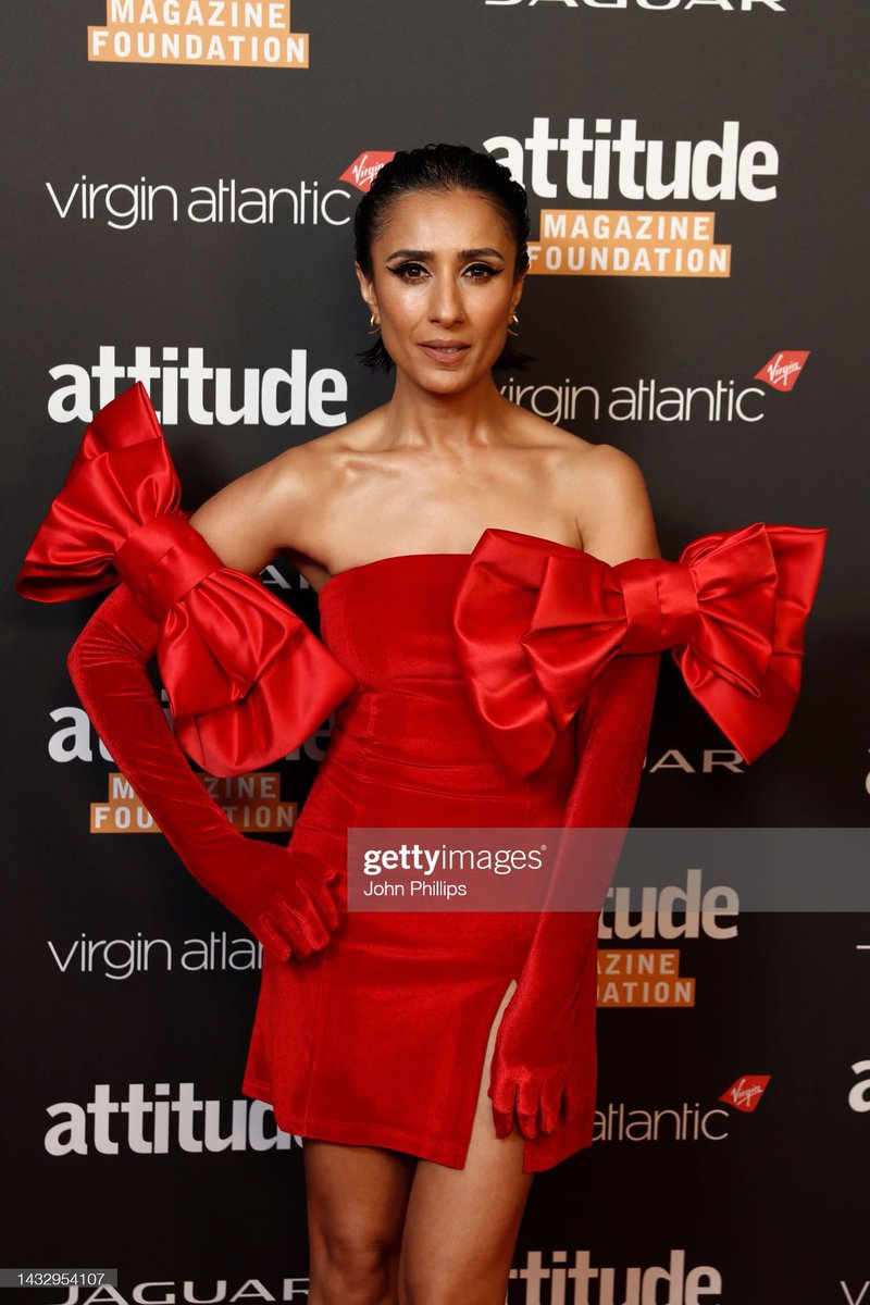 If ever there’s a time for massive red bows it’s @AttitudeMag awards. What a wonderful night. 🎀🎀