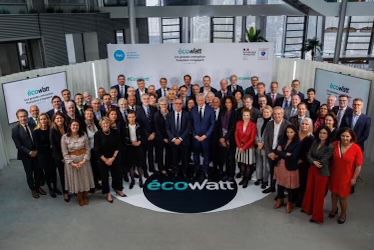 allianzfrance's tweet photo. Mardi, Allianz France signait la Charte EcoWatt portée par RTE et l’Ademe, l'occasion d'accélérer nos actions par un Plan de Sobriété Énergétique : 
Déjà -47% sur notre consommation entre 2010-2021 et une politique volontariste encore plus forte à venir.👉https://t.co/wsM3ypb1t8 https://t.co/Msh8AFAiko