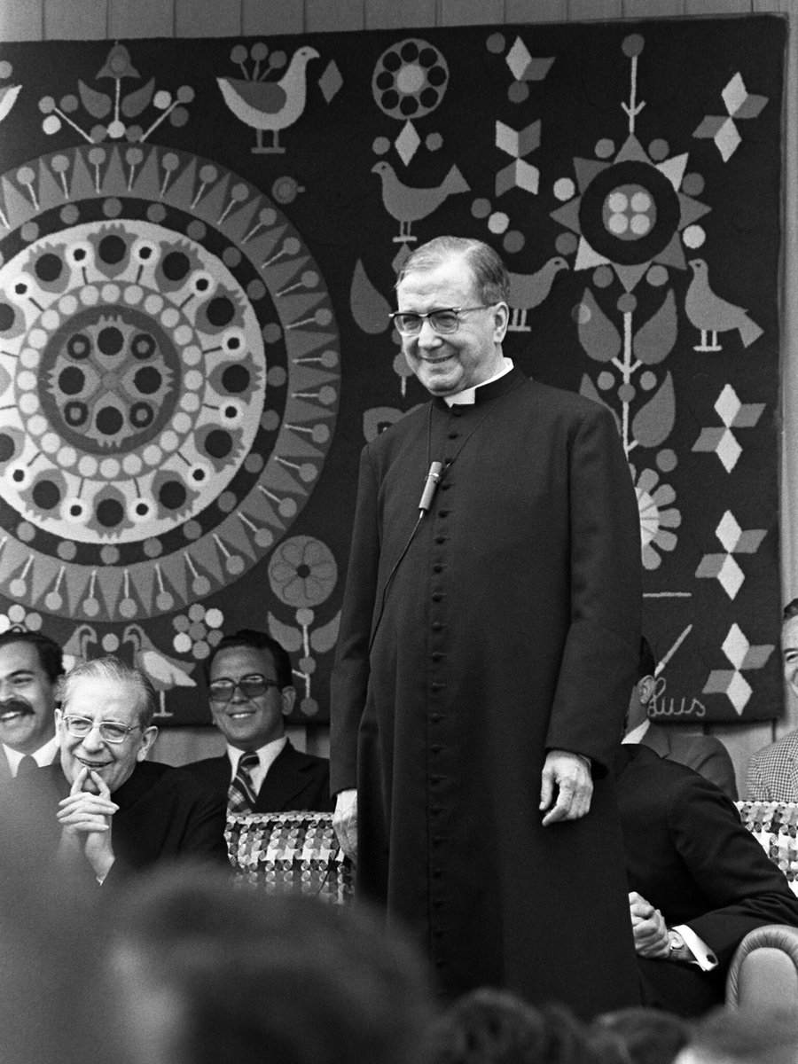 sJosemaria's tweet photo. Decía un alma de oración: en las intenciones, sea Jesús nuestro fin; en los afectos, nuestro Amor; en la palabra, nuestro asunto; en las acciones, nuestro modelo. #SanJosemaría #Camino 271 https://t.co/9wmieeEEUY