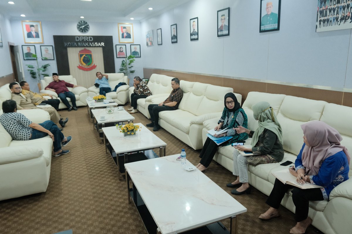 SetwanDPRDMks's tweet photo. Ketua DPRD Makassar, Rudianto Lallo didampingi Ketua Komisi A DPRD Kota Makassar, Rachmat Taqwa dan Ketua Komisi D DPRD Makassar, A. Hadi Ibrahim Baso Gelar Rapat Konsultasi Pimpinan Bersama Kadis Pendidikan dan Perwakilan instansi BKPSDMD. Kamis,13102022 Diruang Rapat Ketua. https://t.co/VXkmhiedos