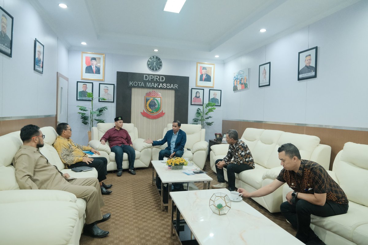 SetwanDPRDMks's tweet photo. Ketua DPRD Makassar, Rudianto Lallo didampingi Ketua Komisi A DPRD Kota Makassar, Rachmat Taqwa dan Ketua Komisi D DPRD Makassar, A. Hadi Ibrahim Baso Gelar Rapat Konsultasi Pimpinan Bersama Kadis Pendidikan dan Perwakilan instansi BKPSDMD. Kamis,13102022 Diruang Rapat Ketua. https://t.co/VXkmhiedos