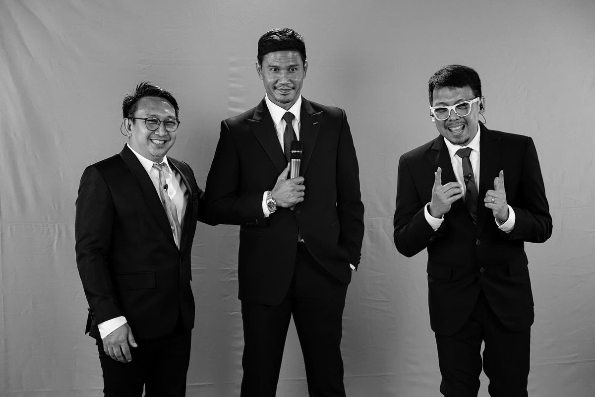 IBLindonesia's tweet photo. MC, Komentator, dan Co-Host 4 jam non-stop di IBL Draft tahun ini🙌🏻

Terima Kasih Augie Fantinus, Udjo, Bugie Setiawan, dan Niniet Kaluna 🤝

#IBLDraft #IBLIndonesia https://t.co/r0T6NY9kAG