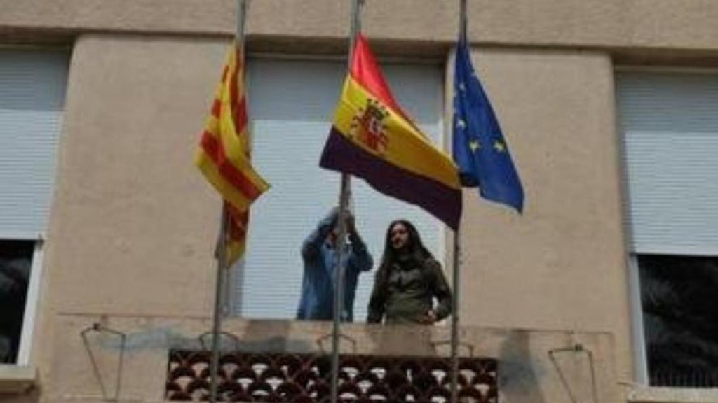 Un año más el 12 de octubre y su resaca reflejan que la monarquía es un símbolo político de la derecha y la ultraderecha. La lealtad monárquica (que no democrática) de los diputados ultras señala que la lealtad democrática solo puede ser una nueva lealtad republicana