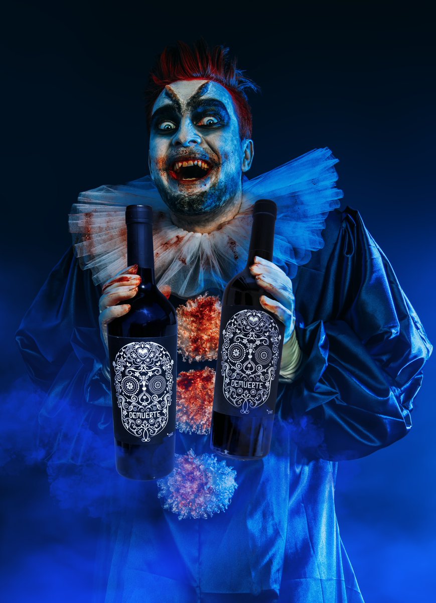 Happy Halloween ☠️🎃 with DEMUERTE, a spooktacular wine for a scary evening!!! 🧟‍♂️
.
.
#Demuerte #yecla #monastrell #winelover #winetasting #wineinstagram #wineoclock #vinotinto #vinosespañoles #skull #coolwine #packagingdesign #scary #Halloween #halloween2022