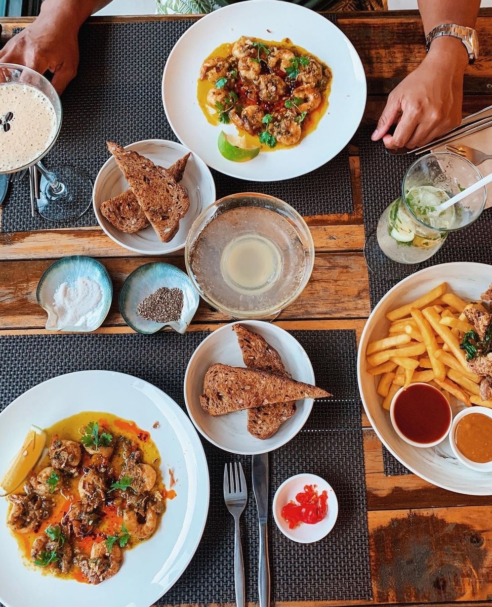 mykaifiji's tweet photo. First, we EAT!
Then, we do everything else โจ
https://t.co/o04hscExT9
#cheflanceseeto #fiji #kanuexperience #kanufiji #kanugastropub #loveourlocalsfiji #nadi #nadieats #onlyatkanu #pacificisland #pacificislander #pacificislands #suva #suvacity #thanksfiji #veganfiji #veganfood https://t.co/j7NuWwKHIJ