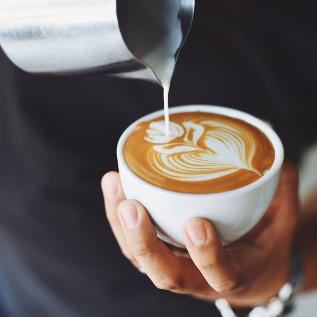 BellavistaSC's tweet photo. Arranca tu mañana con un buen café. ☕
¿Te vienes a la cafetería del Centro Comercial Bellavista?
Tienen una selección de cafés espectácular.
FELIZ DÍA 😍
#cafetería #bar #food #totakeaway #bares #gastronomia #catering #cafe #reposteria #menúparallevar #pasionporlagastronomia https://t.co/V0bran8ArG
