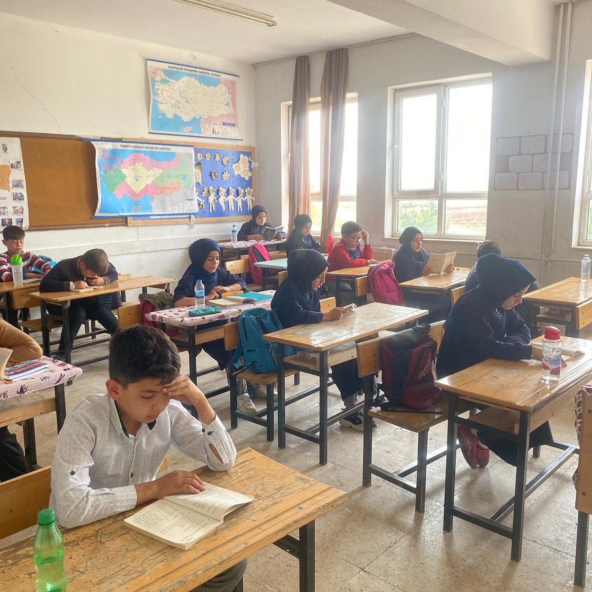 cimdeli's tweet photo. #urfaokuyor #şimdikitapzamanı 📚📚 @UrfaValiligi @valisalihayhan @sanliurfammem63 @Hilvan_MEM @SinanATES_63 @b17e004e7c1240c https://t.co/LD5NdTsUPp