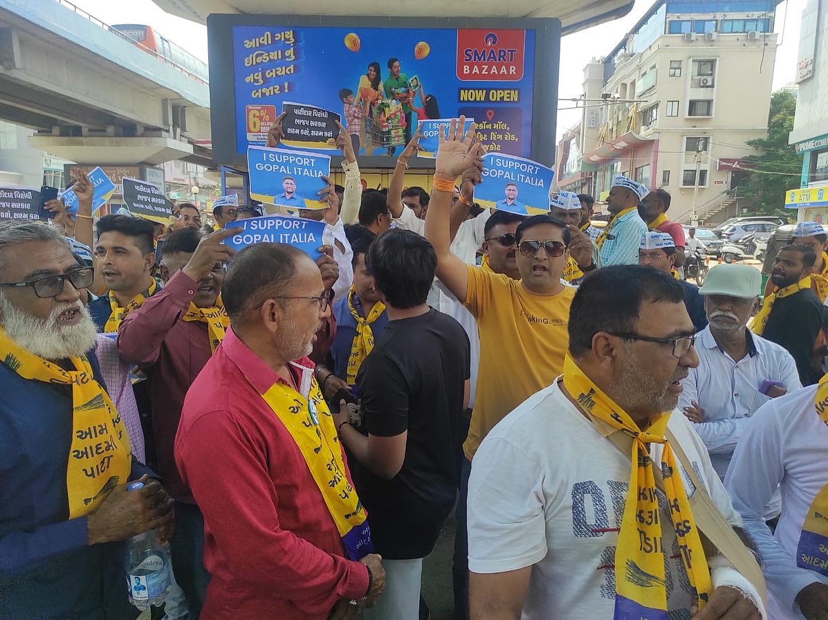 cachetankamani2's tweet photo. આજ રોજ આમ આદમી પાર્ટી રાજકોટ શહેર દ્વારા શ્રી @Gopal_Italia ના સમર્થનમાં પદયાત્રા યોજાઈ. https://t.co/sELofoVhX4