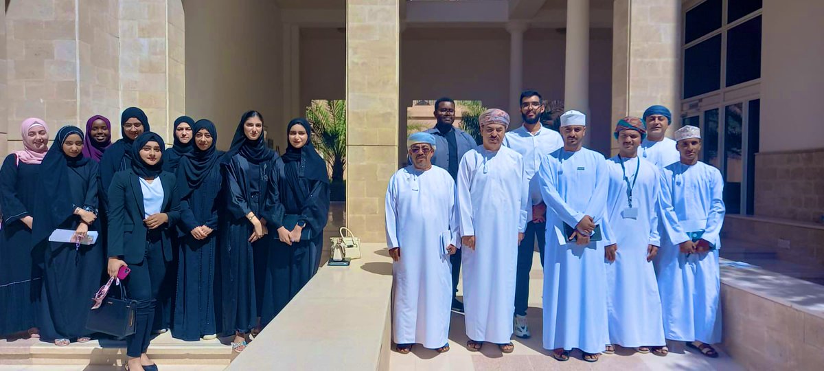 nusac_om's tweet photo. اللقاء الأول لأعضاء المجلس الاستشاري الطلابي بالجامعة الوطنية برئيس الجامعة الدكتور علي البيماني. 
@NU_oman https://t.co/EETJktI3Ev