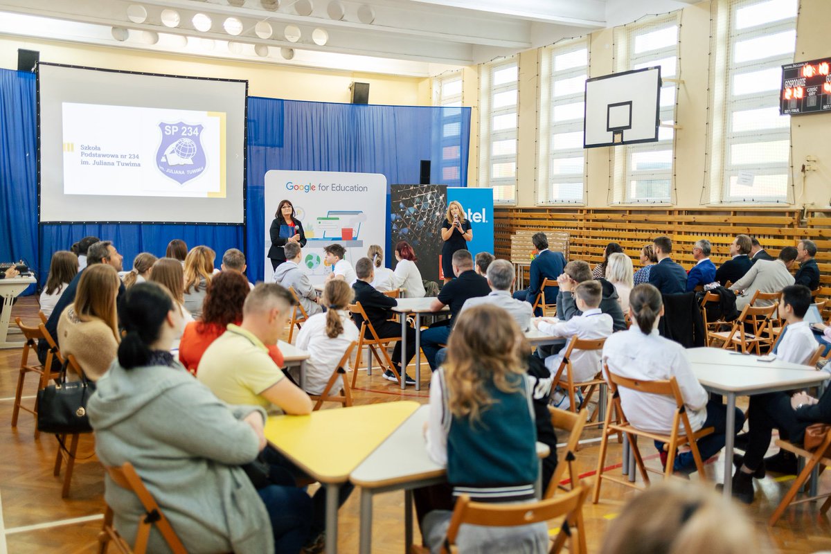 Przekazanie #Lenovo Chromebook w ramach projektu #Albus (@GoogleforEdu) odbyło się równocześnie w Szkole Podstawowej nr 234 w Warszawie oraz II LO z Oddziałami Dwujęzycznymi im. Marii Konopnickiej w Katowicach #Edtech