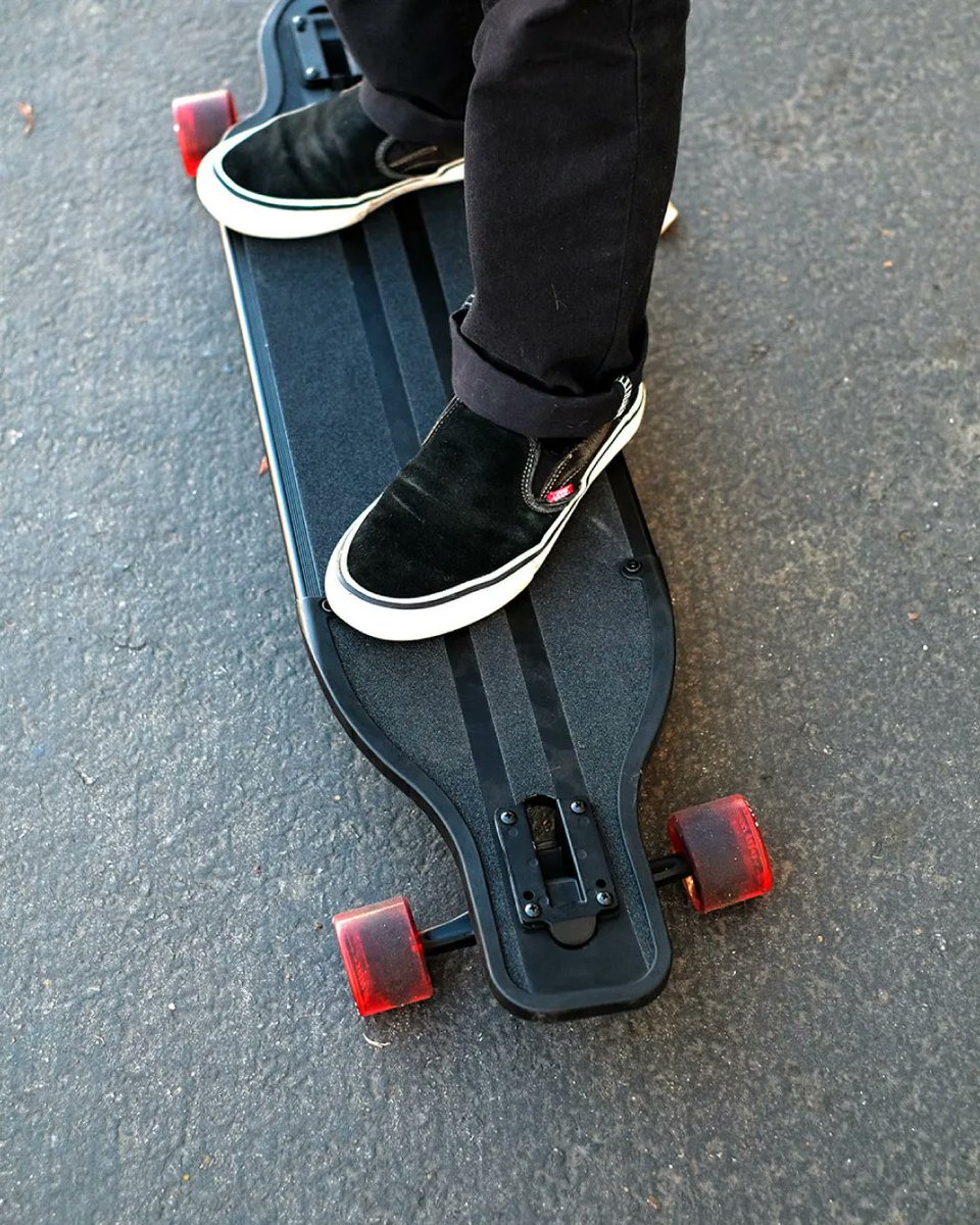 YocaherSk8's tweet image. Matte black aluminum longboard got that sexy, sleek vibe 
..
.
.
.
#yocaher #longbaords #aluminumlongboard #matteblacklongboard #skatelife #longboardingisfun #longboardlife #longboarder #longbaorderstyle #stylegam #skategram #longboardgram #longboardculture