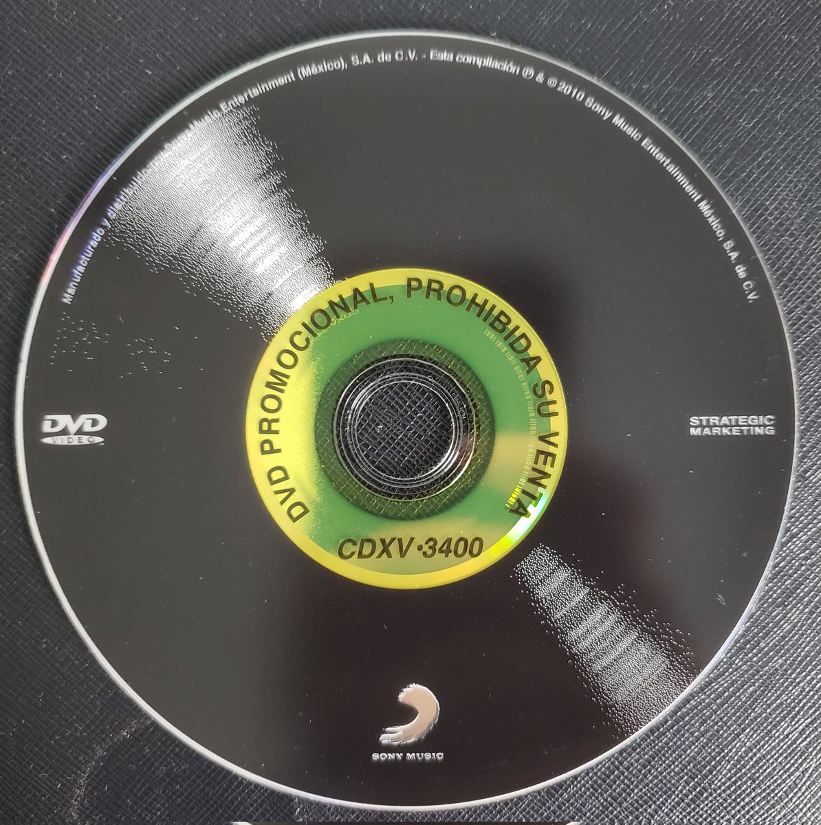 DANTEPH's tweet image. En 2010 salía a la venta un boxset de los primeros 4 💿 de @fobiamx  de la serie recupera tus clásicos. Este es el video promocional que viene en este DVD que me obsequiaron hace algunos años. #juevesdelrecuerdo #tbt #fobia #fobia35 #rockmexicano #rockenespañol #cronicasdefobia