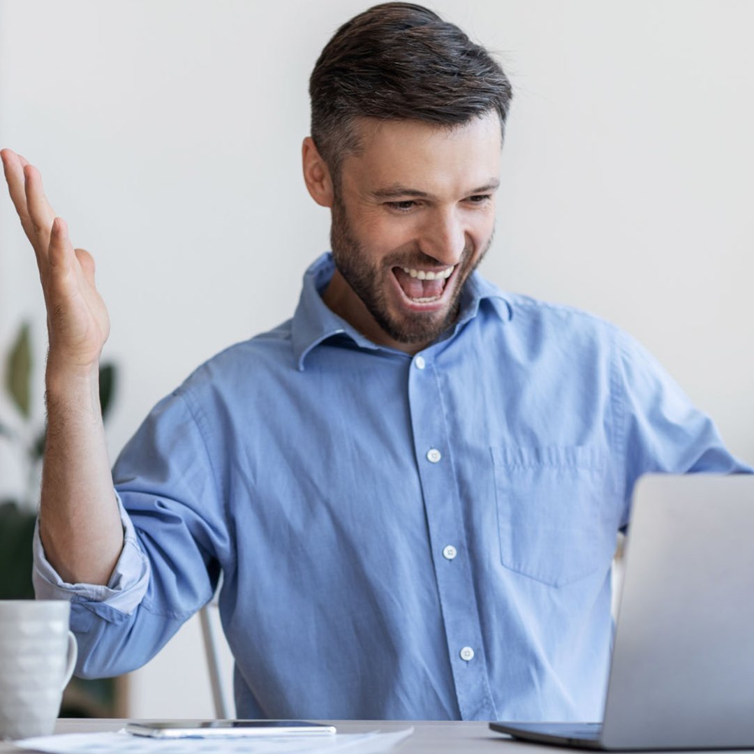 ETSstorage's tweet photo. It's that #FridayFeeling on a #Thursday👍... When you’ve found the right storage solution that doesn't cost the earth, allowing you to finally get rid of all those giant bags and boxes that are cluttering up your home!😆 https://t.co/rL2VIQF45Z
