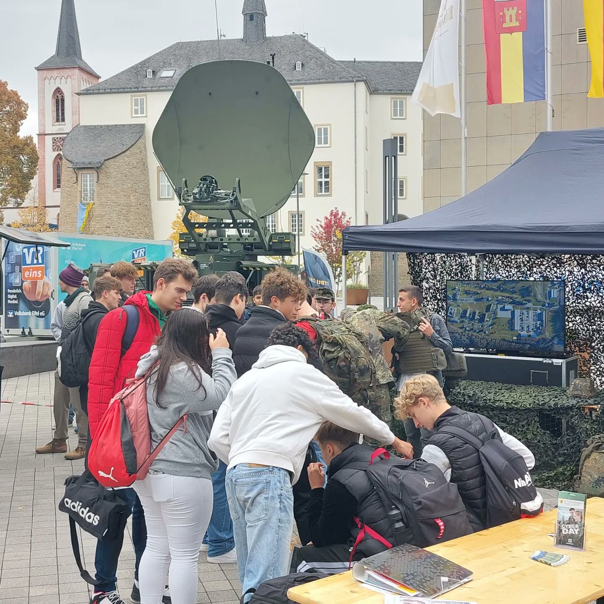 p66433093's tweet photo. ITBtl 281 Job Initiative Bitburg https://t.co/CFGzaEkScD
