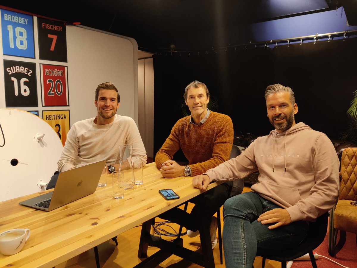 🚨 Vers van de pers! 🚨

Luister hier de nieuwe <a href="/Showkeepers/">ShowKeepersPodcast</a> podcast met Raimond van der Gouw/ <a href="/RaivanderGouw/">Raimond van der Gouw</a> 🙌

❤️ Werken met Peter Schmeichel bij ManU
🔁 Keuzes tussen Drommel en Mvogo
💡 Visie als keeperstrainer

Spotify: spoti.fi/3fXtBux
Apple: apple.co/3Cyi50e