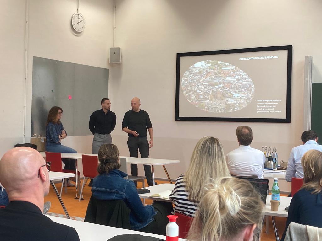 De slotdag van module 5 Urban Strategies &amp; Concepts van de <a href="/MCDopleiding/">MasterCityDeveloper</a> is in volle gang <a href="/BKTUDelft/">BK TUDelft</a> olv @tadaamen -  vandaag met 4 groepspresentaties en een exportpanel.