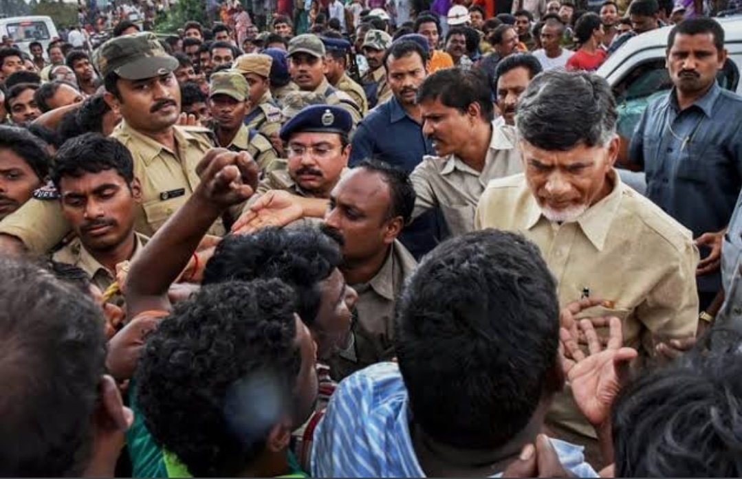 SKBODDEDA's tweet photo. #హుదుద్ 8 ఏళ్ల క్రితం చిగురుటాకుల ఓనికిన విశాఖపట్నం .
ప్రజలతో ప్రజలకోసం నిలబడిన ఒకే ఒక నాయకుడు @ncbn @JaiTDP
ఉత్తరాంధ్ర మీద దొంగ ప్రేమ చూపించే దొంగా నా కొడుకులు ఎక్కడ సచ్చరా అప్పుడు
#Hudhud #cycleone https://t.co/WcXSc26WAL