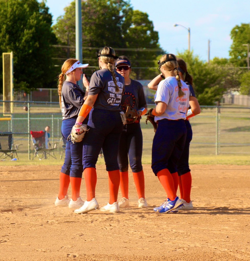 07Intimidators's tweet photo. This weekend, we’ll be in Overland Park, KS for a @PG_Softball tournament. This will be our first tournament of the fall. Do work ladies! #oki4life #FSU #itsagreatdaytobeaintimidator https://t.co/hqycJIsI42