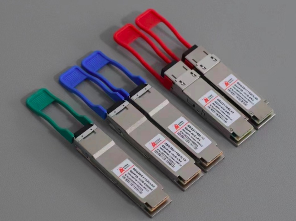 Is 100G QSFP28 backward compatible with 40G?
#100G #QSFP28 (4x25G) form factor has just 4 electrical lanes. A 100G QSFP can only support a 4x10G or 4x25G electrical interface, which can be used as 4x10GbE or 4x25GbE, instead of 10x 10GbE.