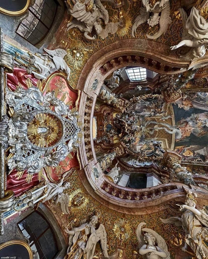 AcademiaAesthe1's tweet photo. St. Johann Nepomuk, better known as the Asam Church is a Baroque church in Munich, southern Germany, built from 1733 to 1746 by the brothers, sculptor Egid Quirin Asam, and painter Cosmas Damian Asam as their private church. https://t.co/EHPFRg35YC
