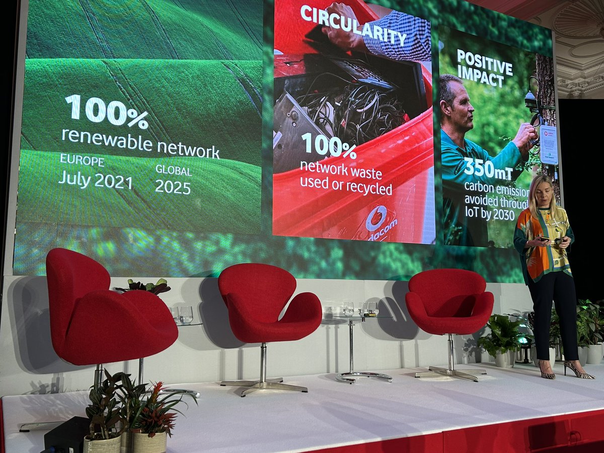 What a pleasure to be here at @VodafoneGroup Customer Summit on power of connectivity & tech in solving the challenges of #Sustainability & enabling the #circulareconomy w/ CMO @amandajobbins - celebrating more than a decade of teaming - from carbon to ag to workers @Accenture