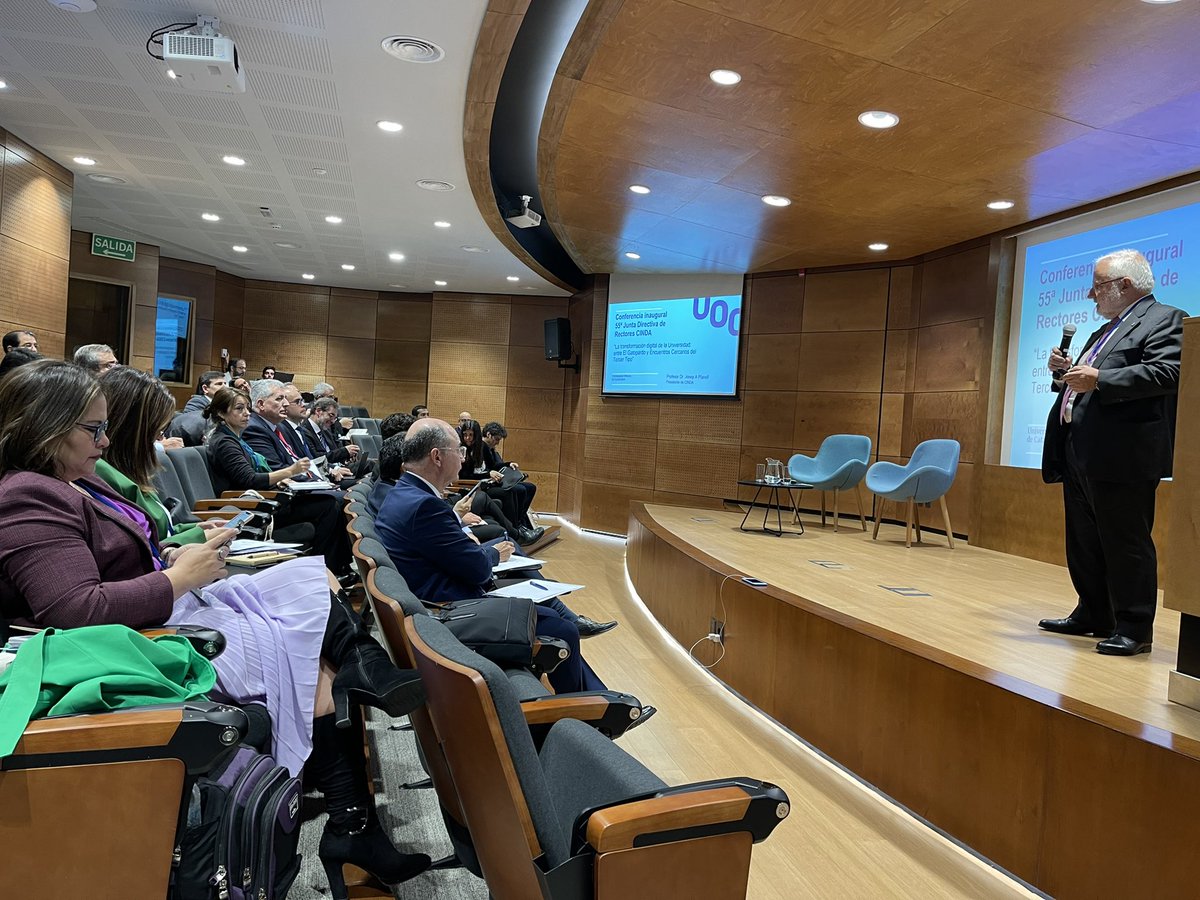 pastorams's tweet photo. Seguimos con el acto académico de @CINDAeducacion que, en esta ocasión se centra en la transformación digital de las universidades. 
En su charla inaugural, el #rectorUOC plantea la provocación de si se plantea a lo gatopardo o a lo encuentros en la 3a fase 😉 https://t.co/UzPsTSnd0X