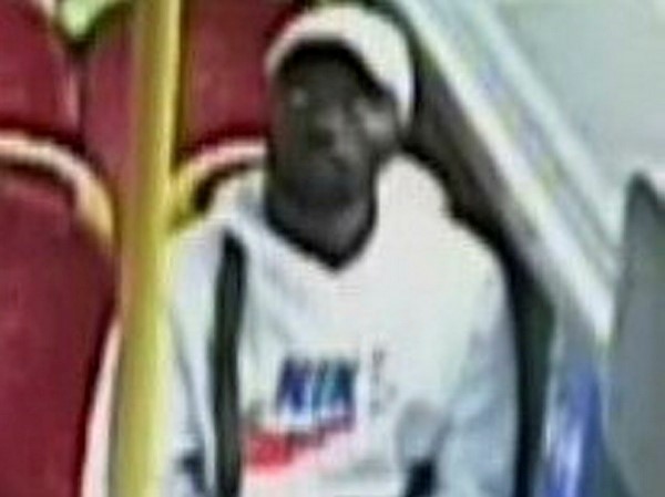 MPSHillingdon's tweet image. CAN YOU NAME HIM? Police are keen to identify and speak with a man concerning two incidents of sexual exposure aboard buses in Hayes and Ealing?

Please call 101 or Tweet @MetCC quoting reference: 3483/22JUL or visit Crimestoppers-uk.org