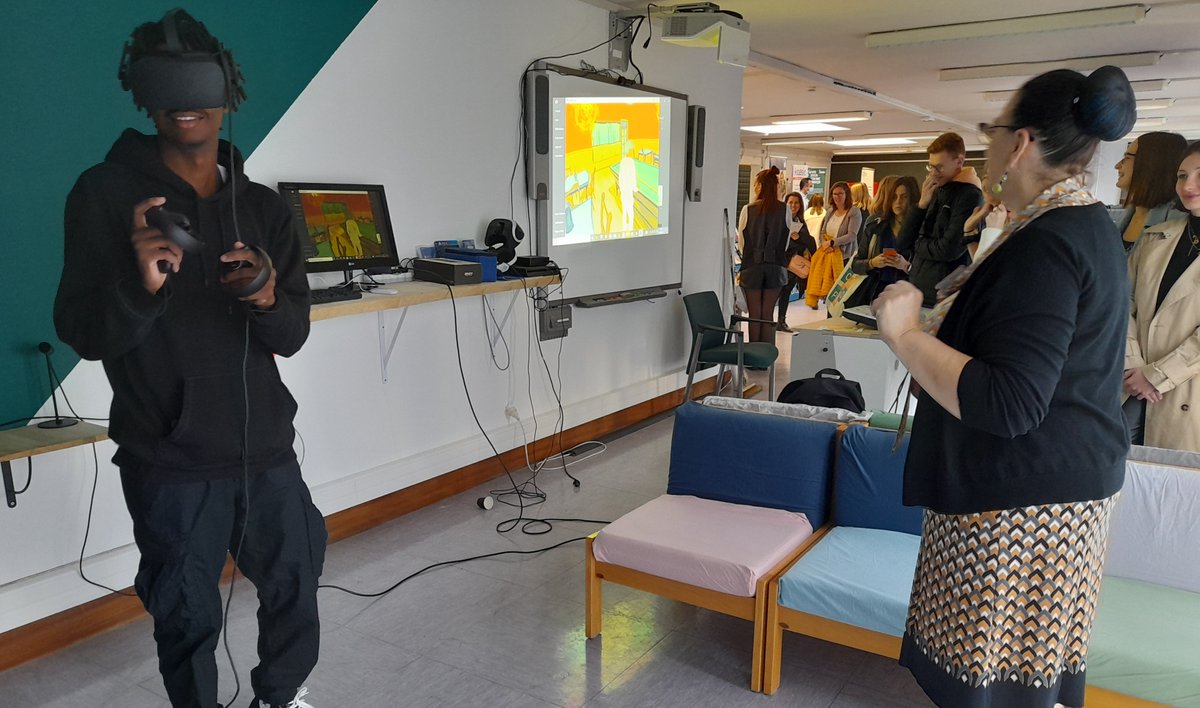canope_DThdf's tweet photo. #ForumNumériqueBeauvais
Découvrez la #VR avec @MmeSoetaert👾 
#edtech #apprentissages #numérique #éducation https://t.co/Au7AAaUD4L