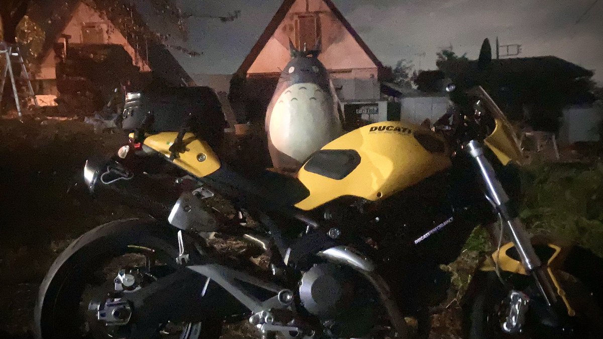 bike061_bike06's tweet photo. トトロのバス停
行くなら夜だよなと思い、ナイツーがてらお邪魔した。
撮影楽しいな。
#トトロのバス停 
#群馬県吉岡町 
#ドゥカティいいじゃん 
#Monster696
#ナイトツーリング
#バイク好きと繋がりたい https://t.co/TTUeilvX7c