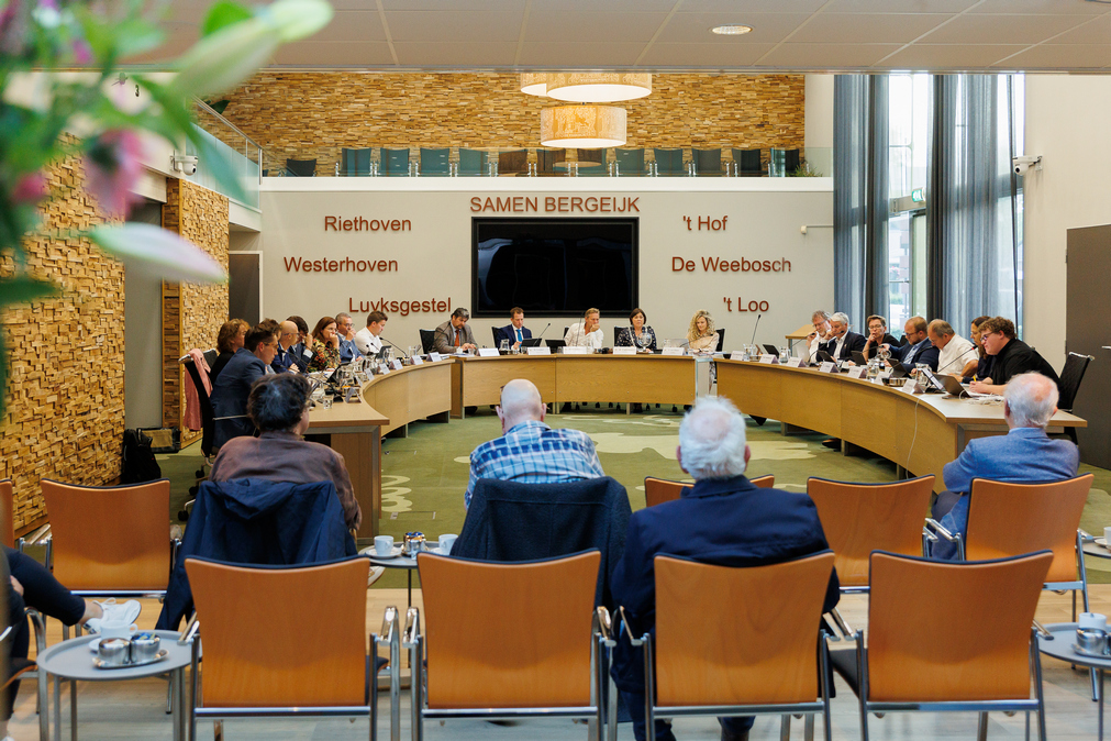 #Vacature |“Heb jij hart voor de lokale democratie en geeft het je energie om in een politiek-bestuurlijke omgeving te werken? Dan ben jij wellicht onze nieuwe #raadsadviseur/#plaatsvervangendgriffier (24-32 uur per week)"  Yentl van Bakel, Raadsgriffier
bergeijk.nl/vacatures