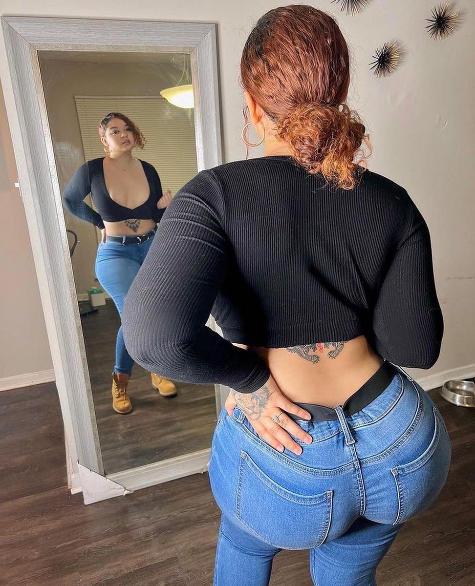 amber_dym's tweet photo. Uncomfortable in it https://t.co/hcRlYRki4M