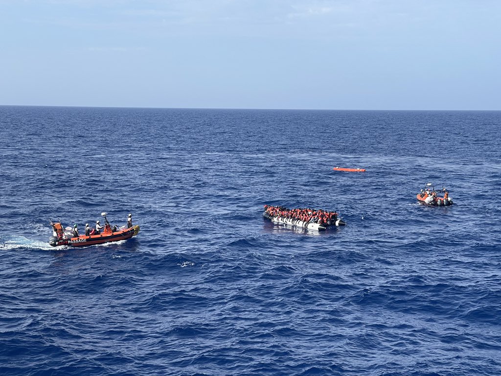 3dog8's tweet photo. 2º rescue #geobarents #msfsea 122 people on a rubber boat 40 mn off libyan coast. The boat have been found damaged . They are safe on the ship. #msf #localteam https://t.co/dLlnG2Wo7v