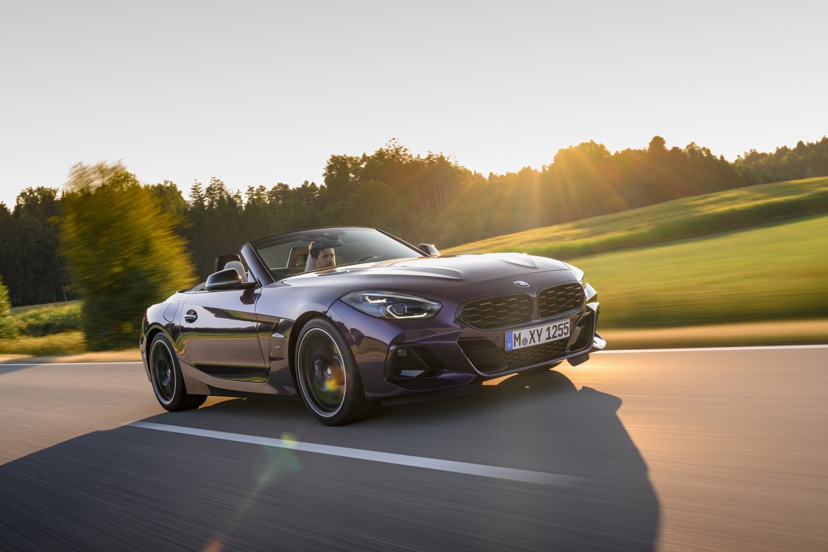 Keep it 🤞 for Roadster weather. The new BMW Z4 Roadster. #THEZ4 __ The #BMW Z4 M40i: Fuel consumption/100km, CO2 emission/km comb.: 8.1–7.9 l, 184 – 179 g. According to WLTP, b.mw/Further_Info.