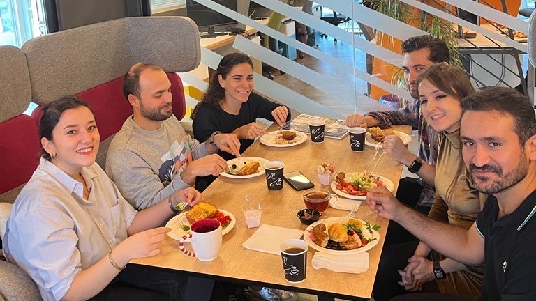 dataroid's tweet photo. Last week, #Dataroid team gathered to enjoy the breakfast day at the office. Here is a snapshot of last Friday's Breakfast O'Clock.🙌😋
#tbt #dataroid #fridaysbreakfastoclock #breakfast #breakfastoclock #commencers #snapshots #friday #team https://t.co/L6hfAmEQsc